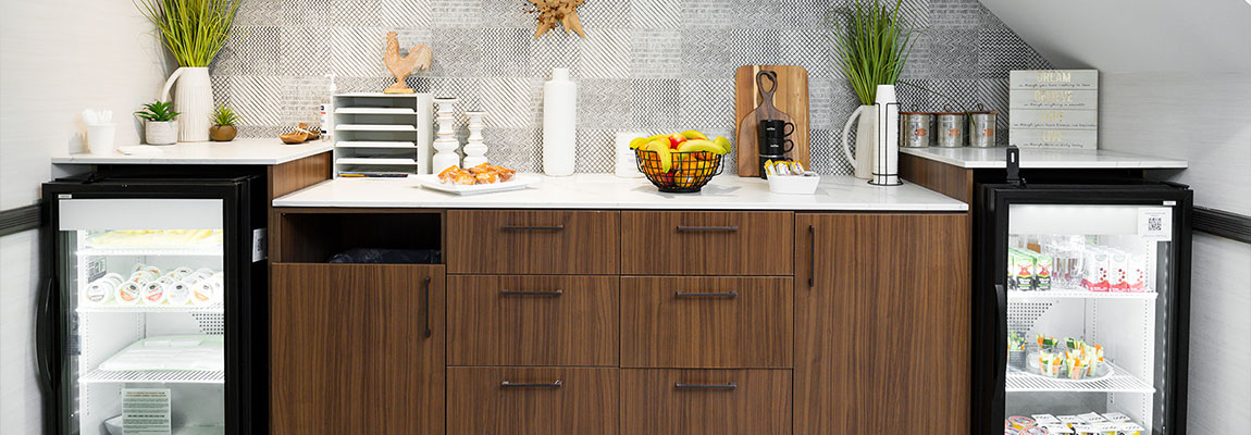 Dining amenities extended beyond the dining room, with express-service options for busy residents.